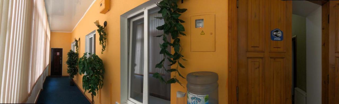 Затишні Номери В Самому Центрі Одеси Odessa Exterior foto
